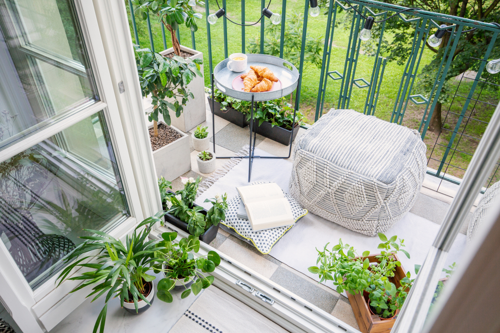 Égayer son balcon avec une guirlande lumineuse – Conseils déco